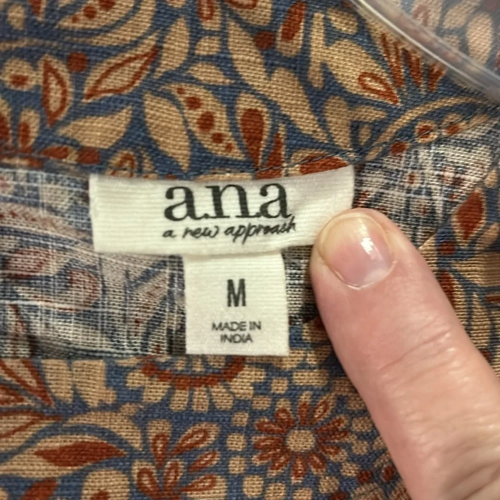 a.n.a. Women’s NWT Tunic Top Size M Brown Gray Floral Gathered Front Boho